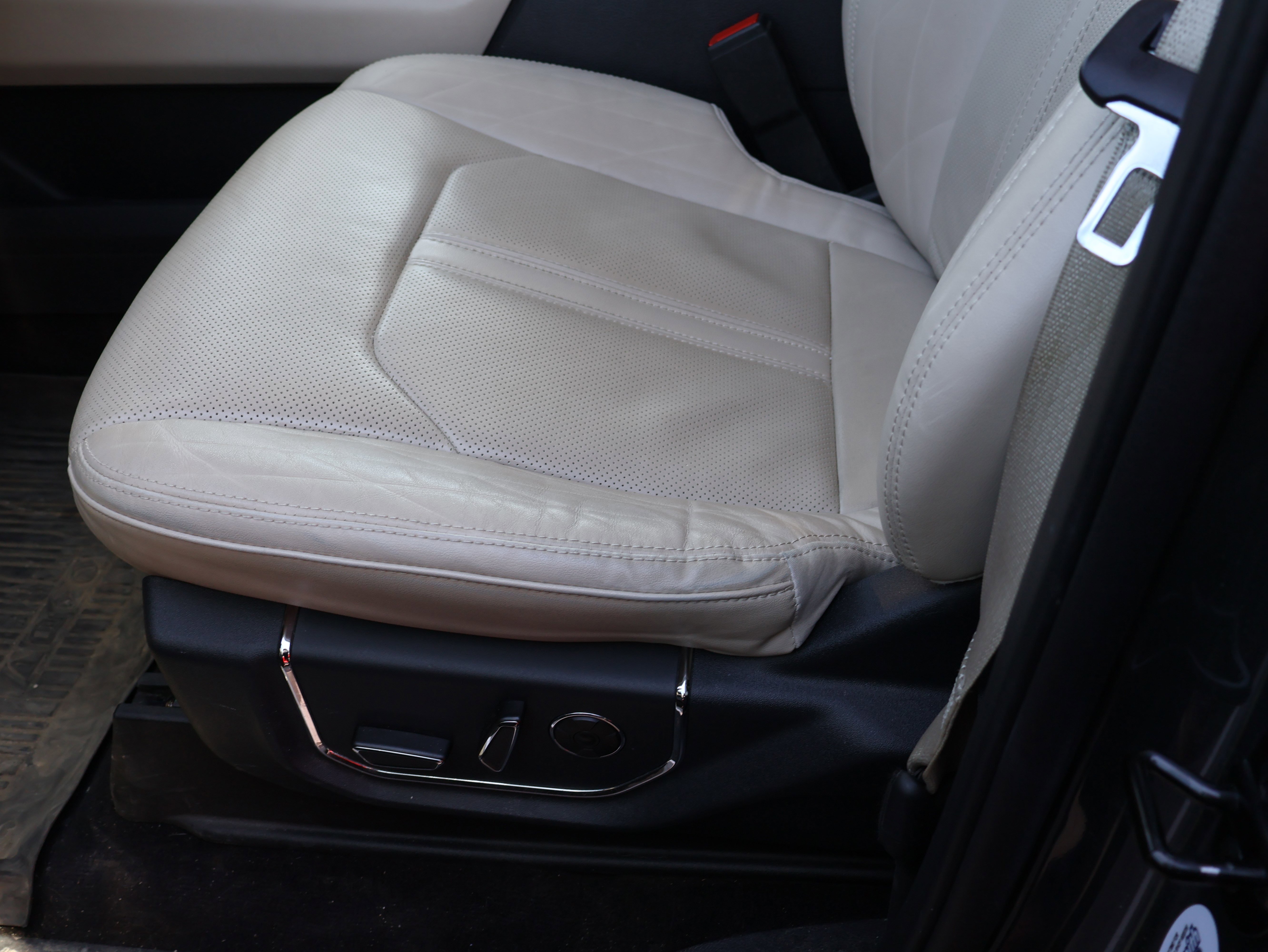 Used 2022 Ford Expedition Platinum image 37