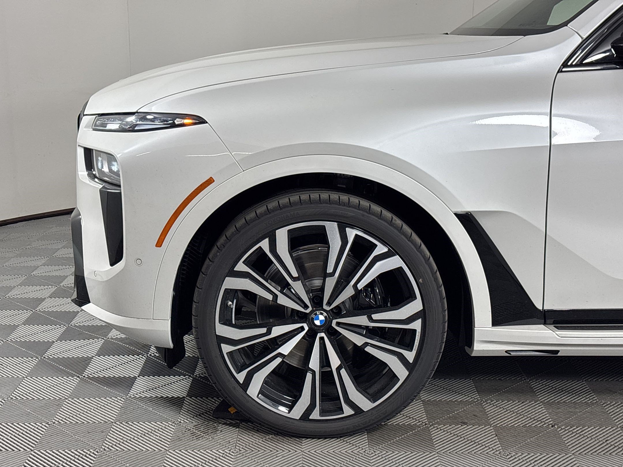 New 2027 BMW X7 xDrive40i w/ Executive Package AWD/4WD image 13