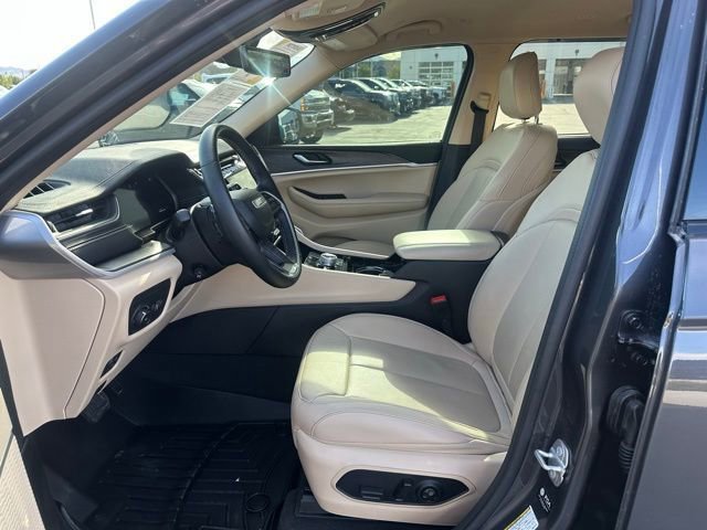 Used 2022 Jeep Grand Cherokee L Limited w/ Luxury Tech Group II AWD/4WD image 2