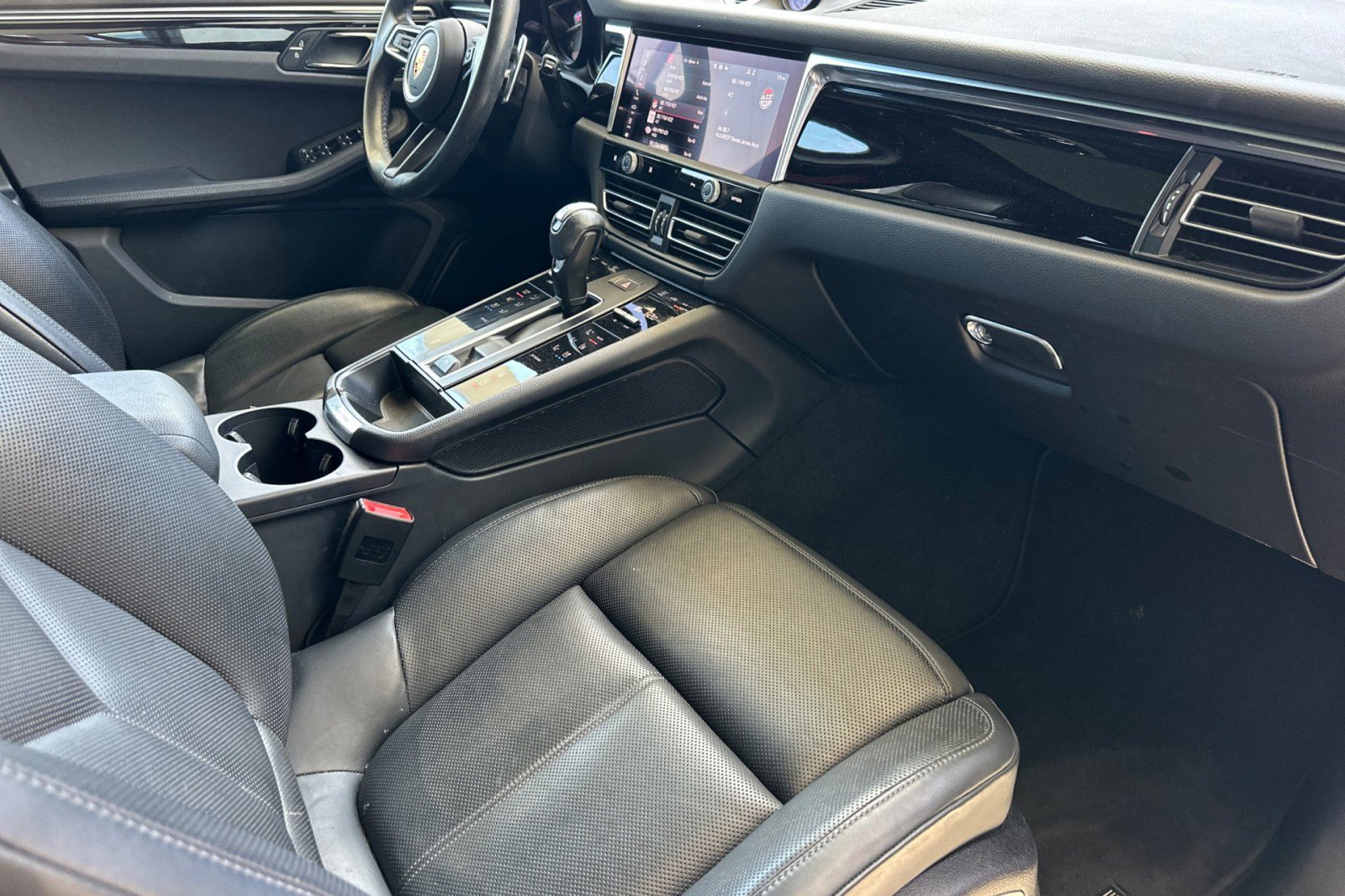 Certified 2023 Porsche Macan AWD/4WD image 16