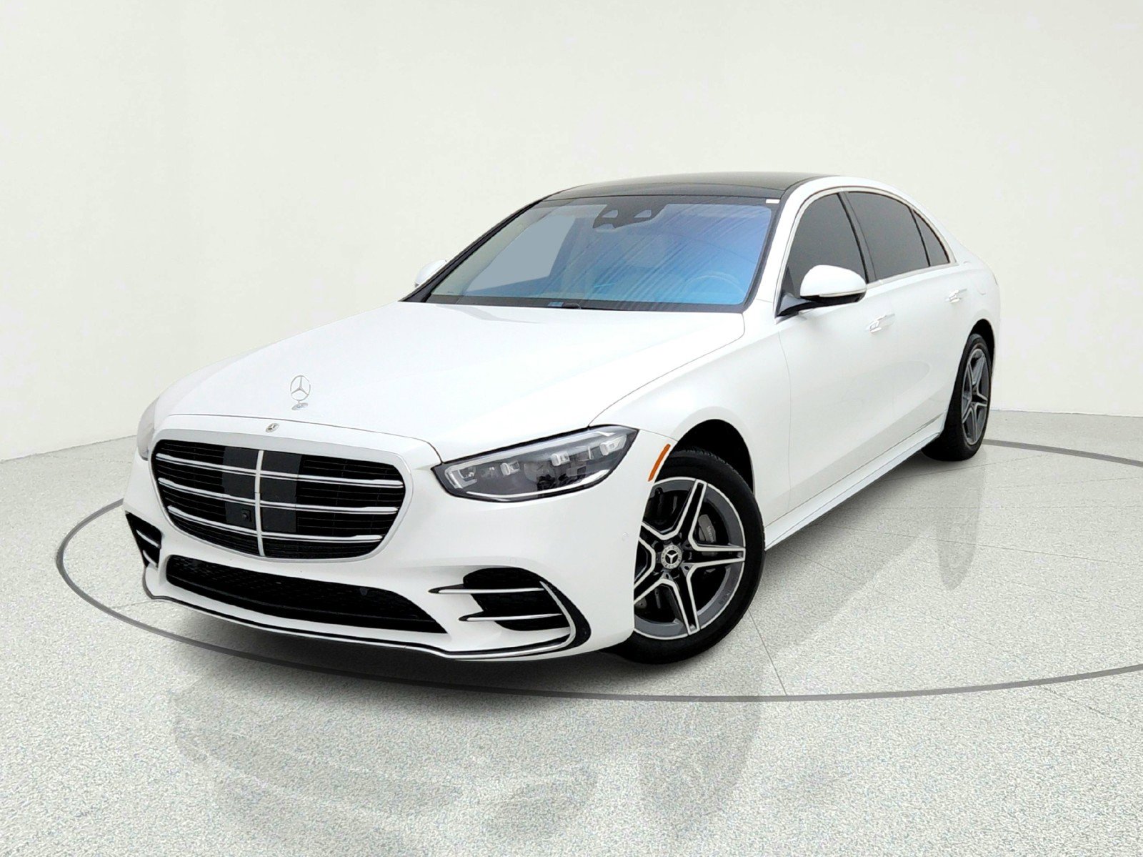 Certified 2024 Mercedes-Benz S 580e 4MATIC Sedan w/ AMG Line image 2