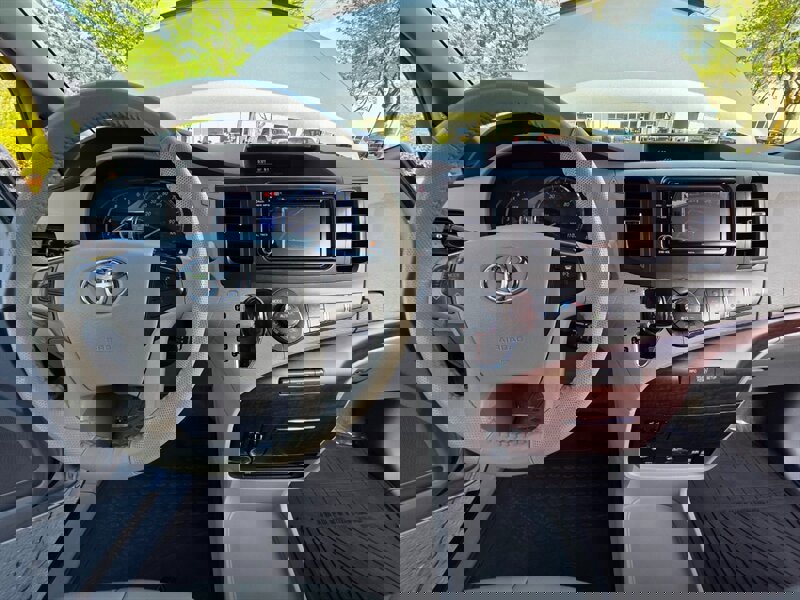 Used 2014 Toyota Sienna XLE image 61