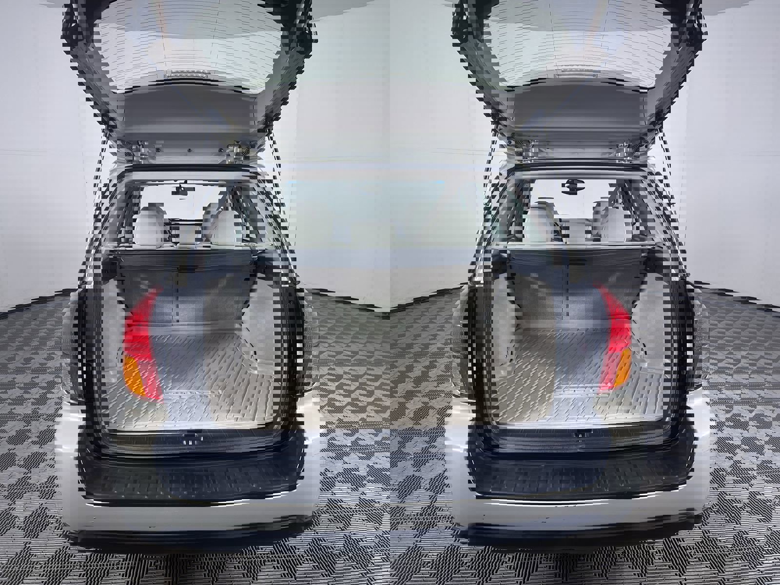 Used 2005 Subaru Outback 2.5i image 22