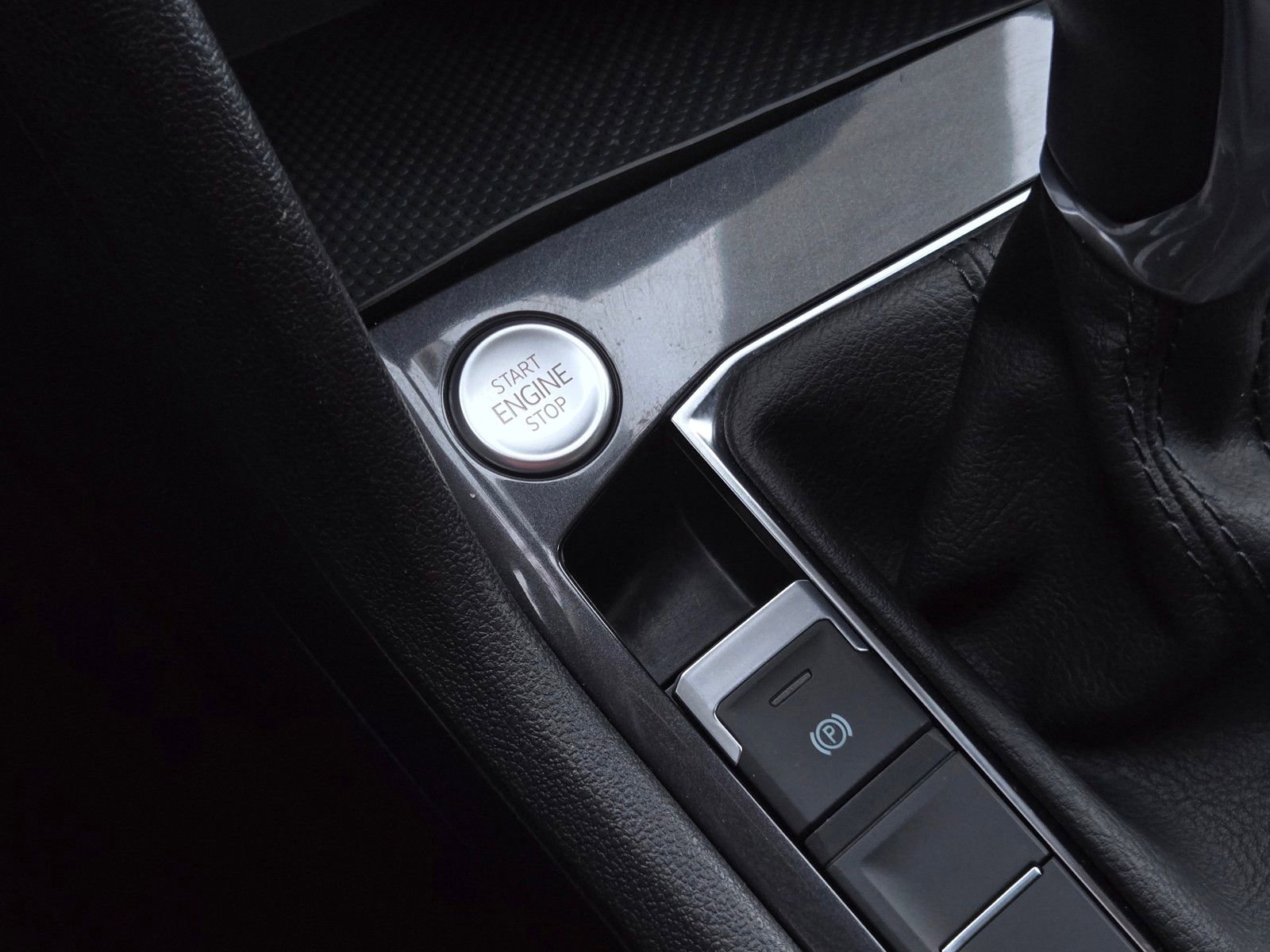 Used 2024 Volkswagen Tiguan Wolfsburg Edition image 19