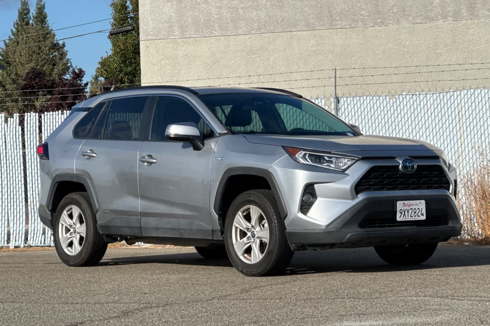Used 2021 Toyota RAV4 XLE AWD/4WD image 7