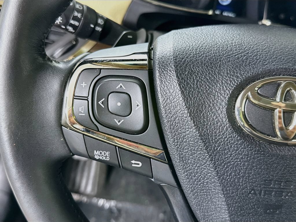 Used 2013 Toyota Avalon Limited FWD image 22