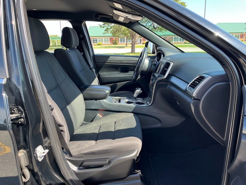 Used 2020 Jeep Grand Cherokee Laredo image 33