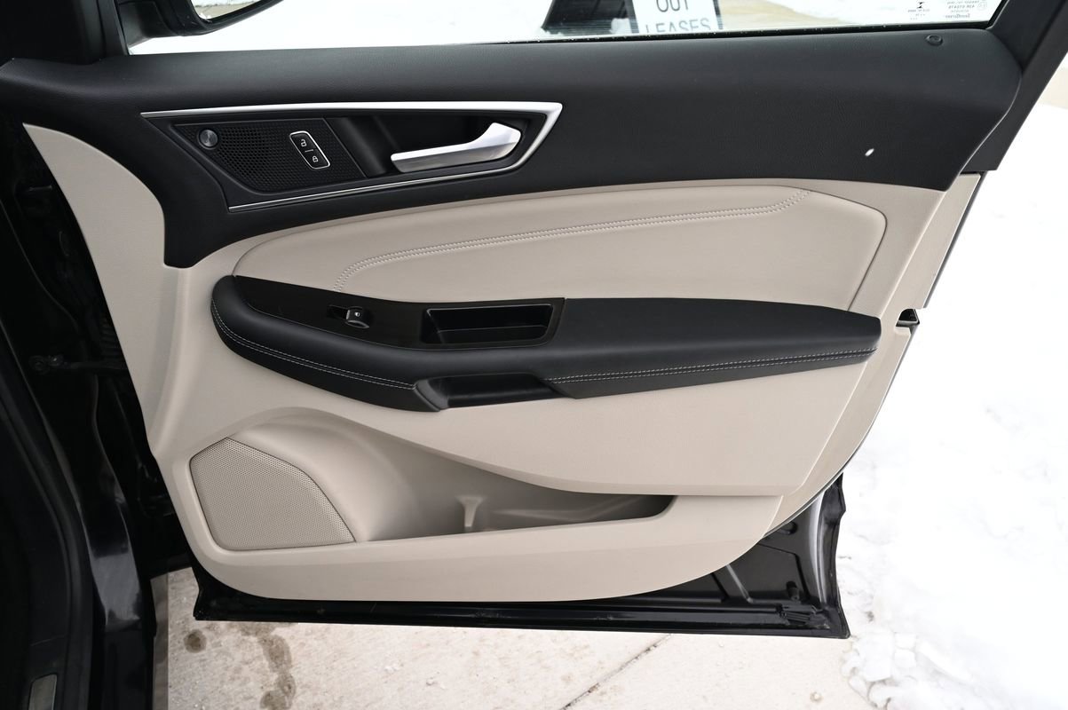 Used 2019 Ford Edge Titanium w/ Cold Weather Package image 43