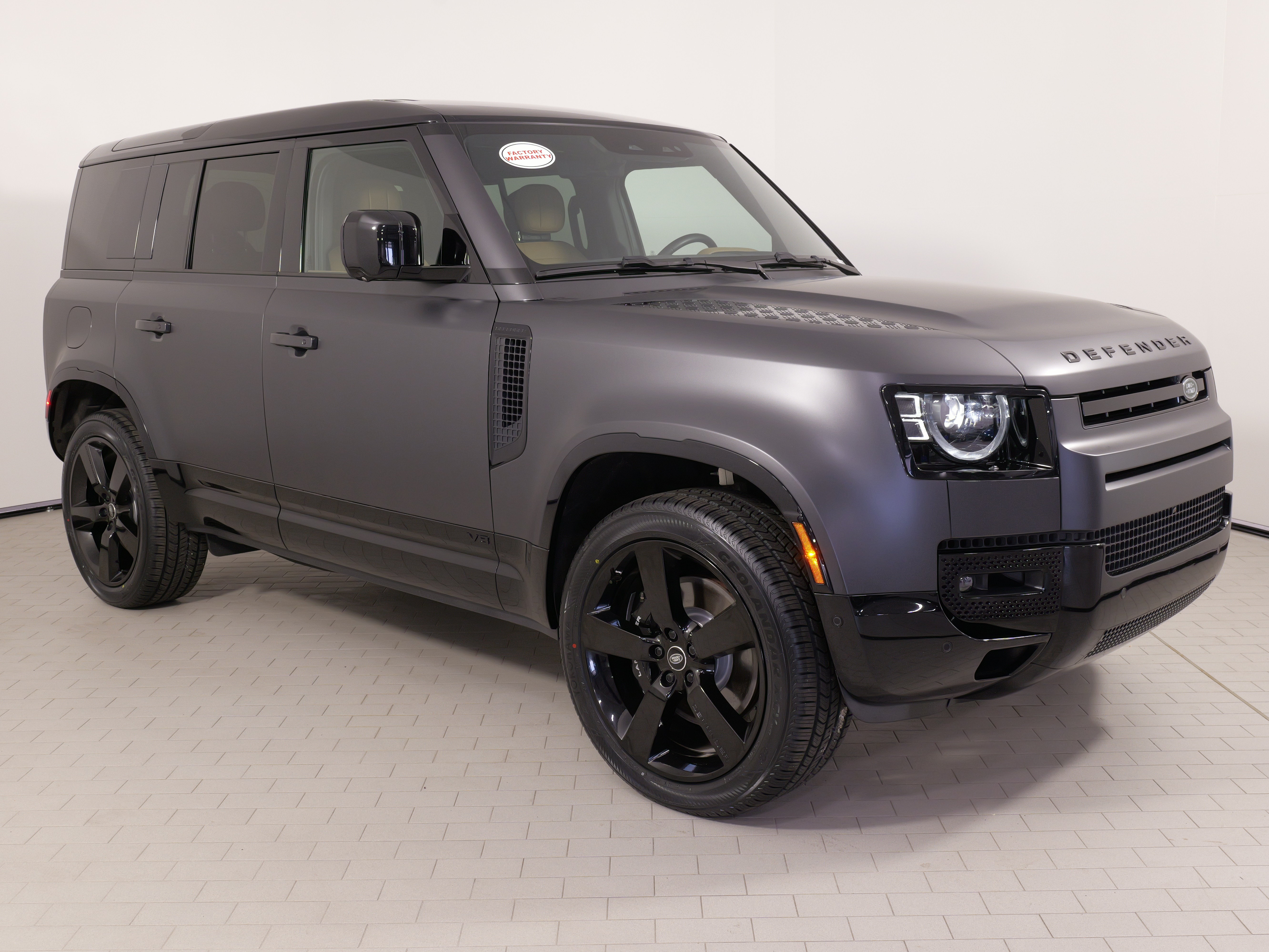 Used 2025 Land Rover Defender 110 V8 AWD/4WD image 8
