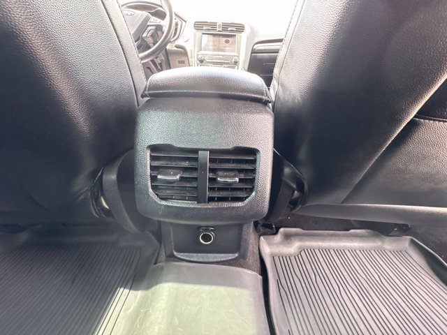 Used 2019 Ford Fusion SE FWD image 25