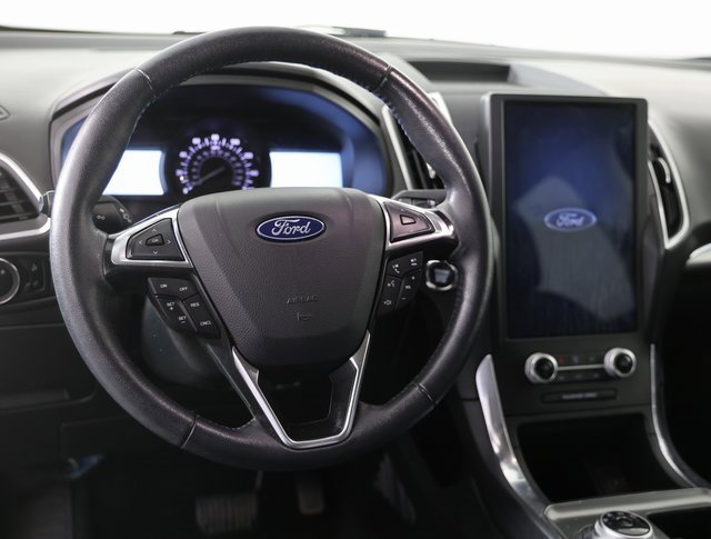 Used 2024 Ford Edge Titanium image 3