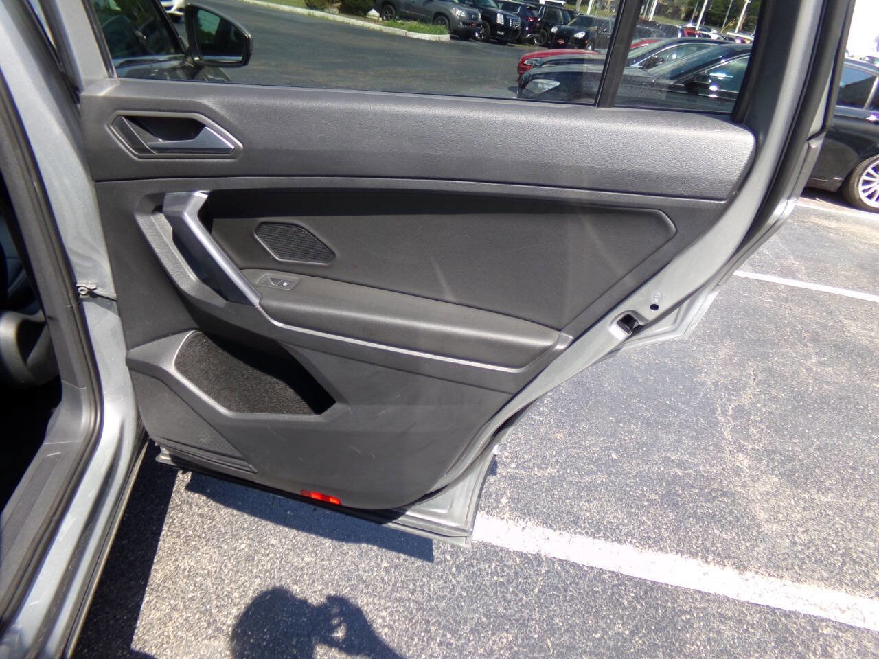 Used 2021 Volkswagen Tiguan SE image 28