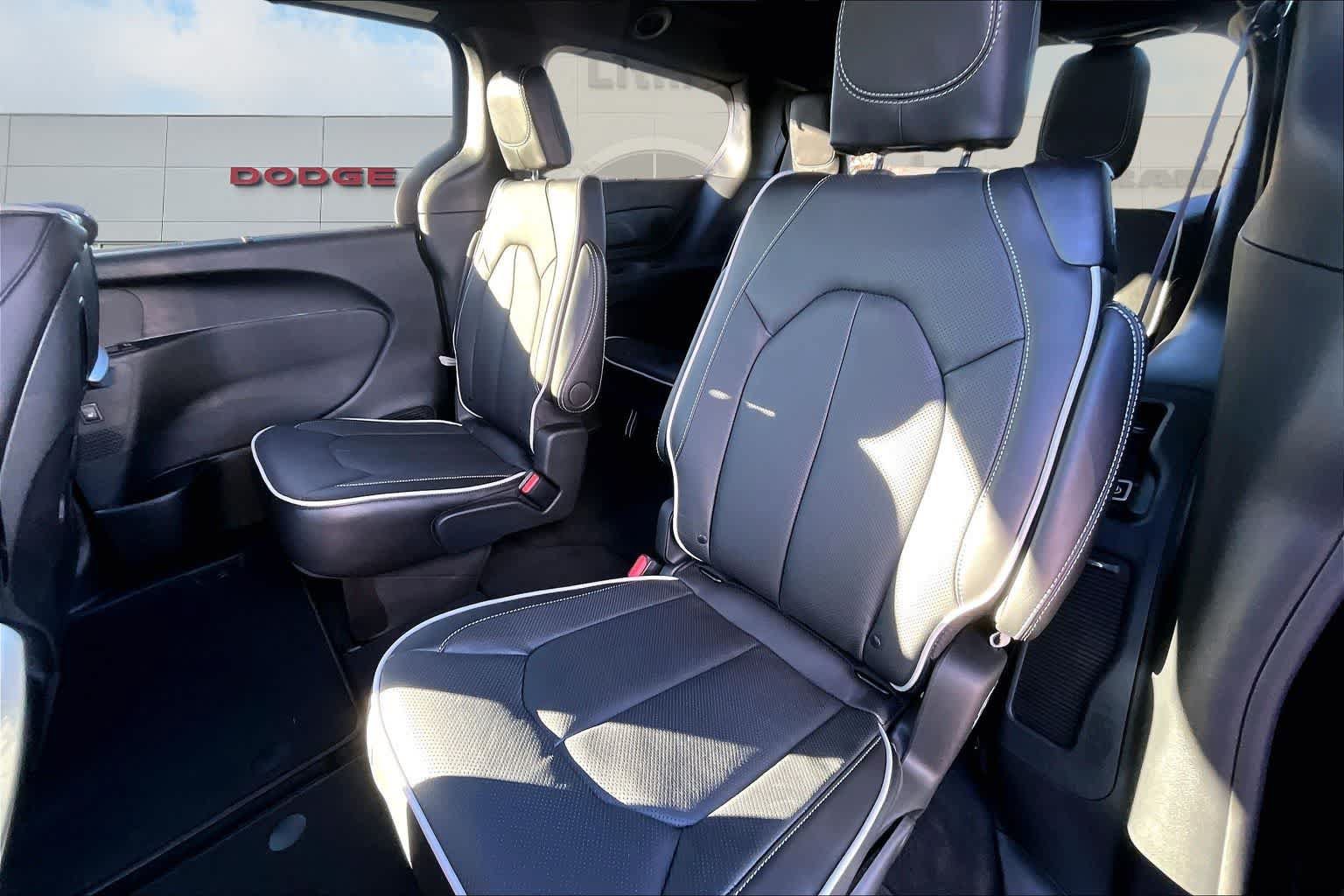New 2026 Chrysler Pacifica Limited w/ Uconnect Theater Family Group AWD/4WD image 13