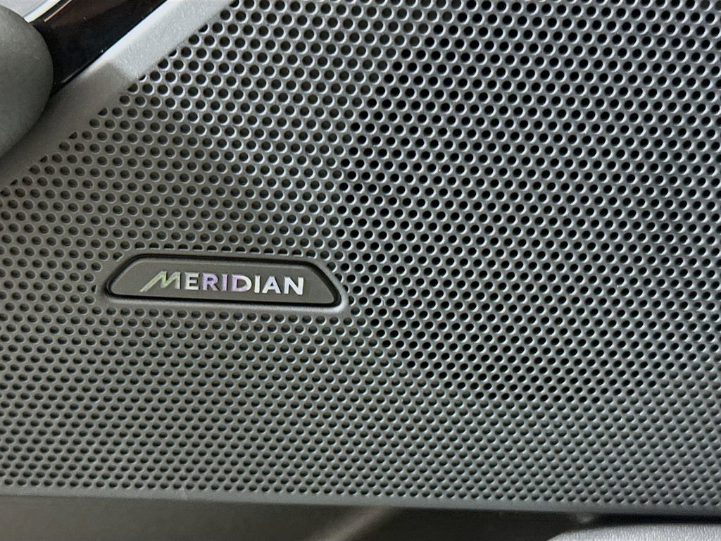 Used 2021 Land Rover Range Rover Velar R-Dynamic S image 19