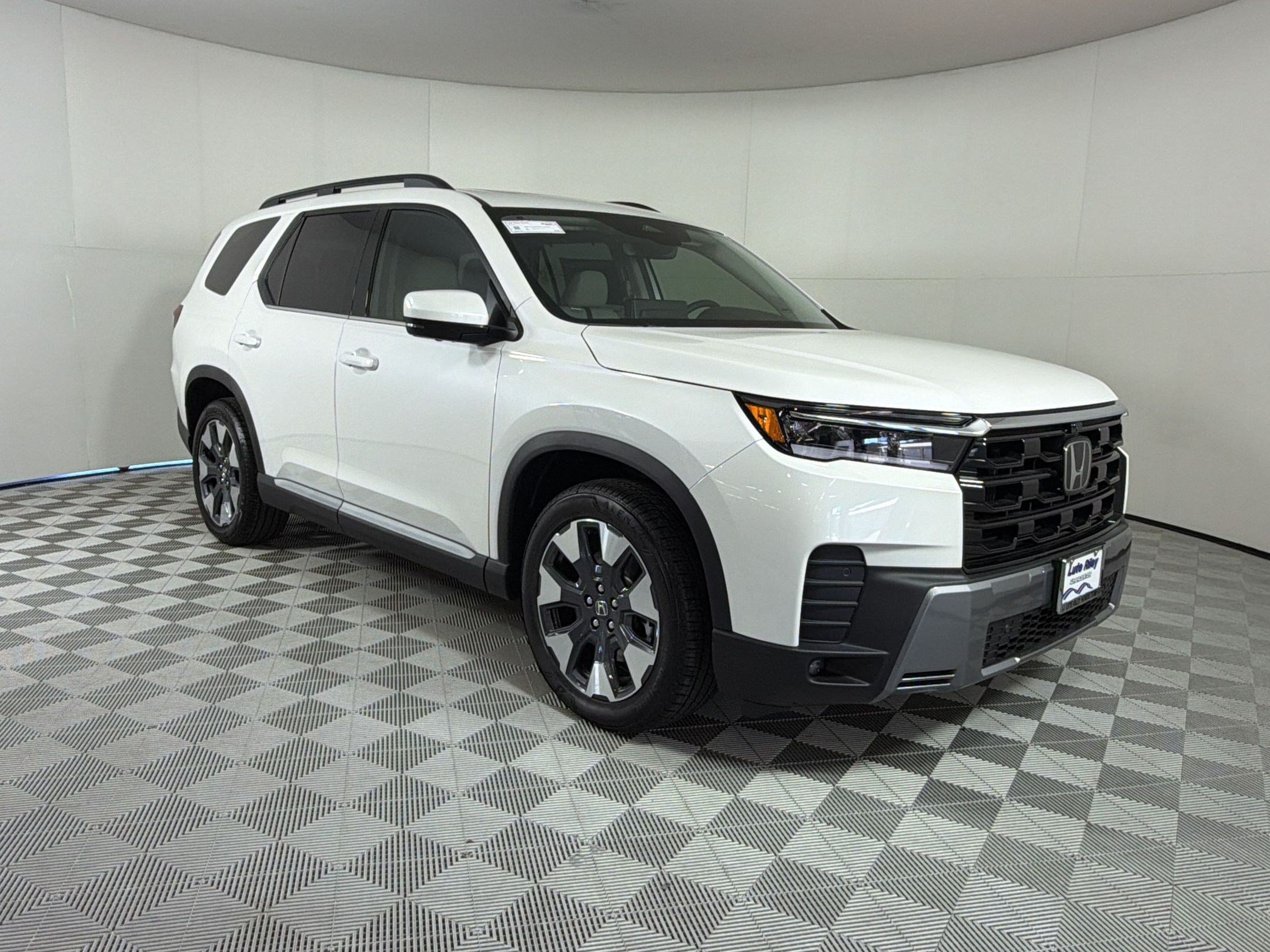 New 2026 Honda Pilot Touring image 7