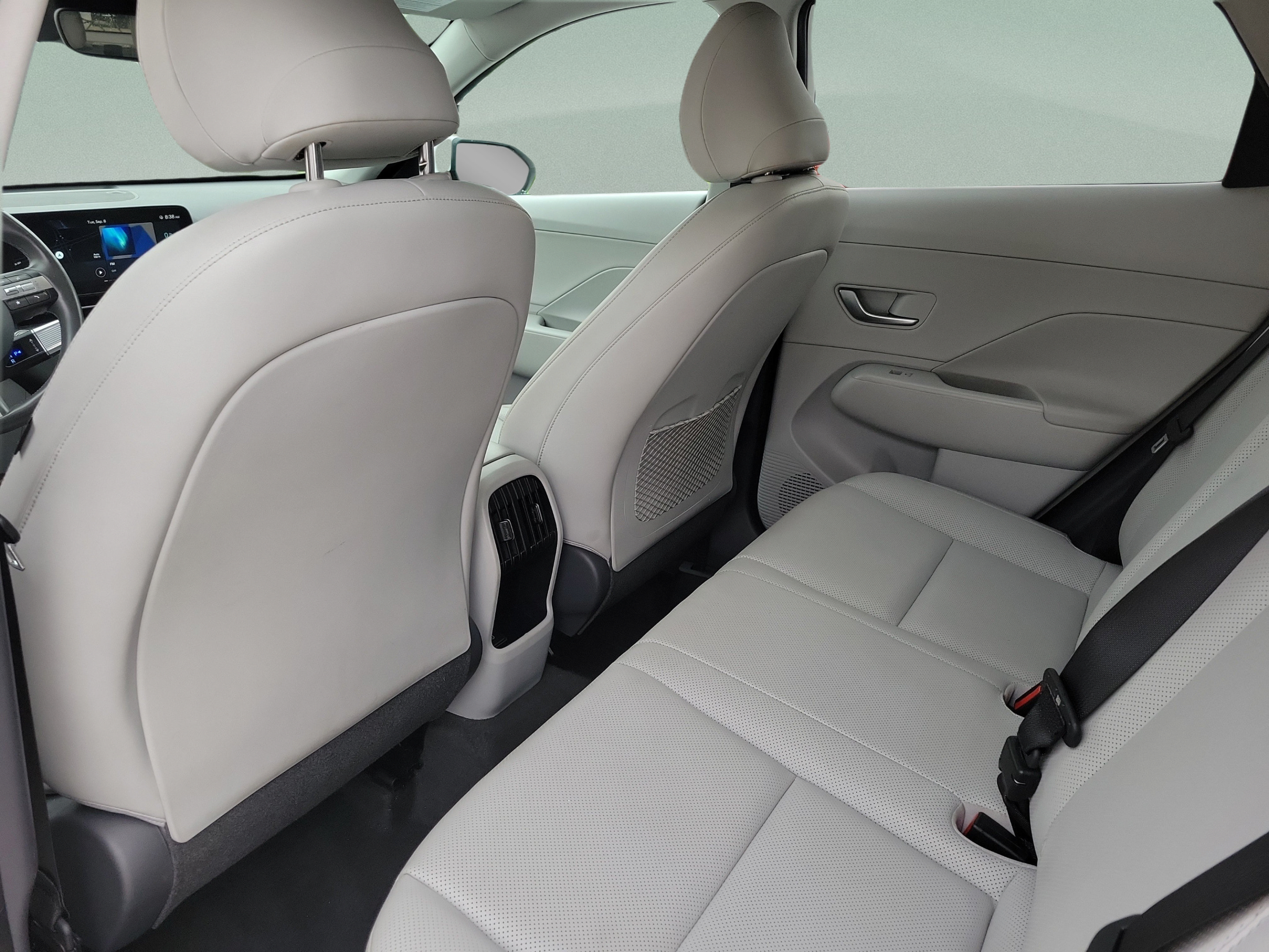 Used 2024 Hyundai Kona Limited FWD image 6