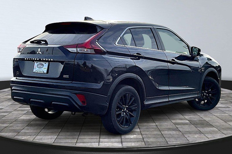 Used 2024 Mitsubishi Eclipse Cross LE image 2