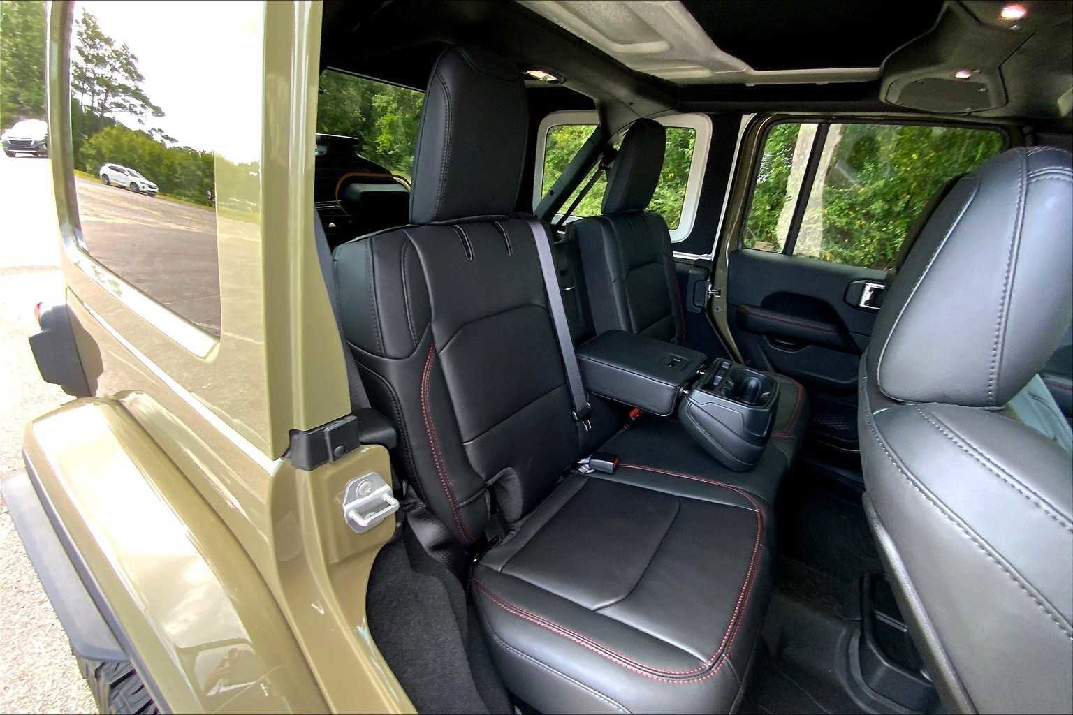 Used 2025 Jeep Wrangler Unlimited Rubicon image 19