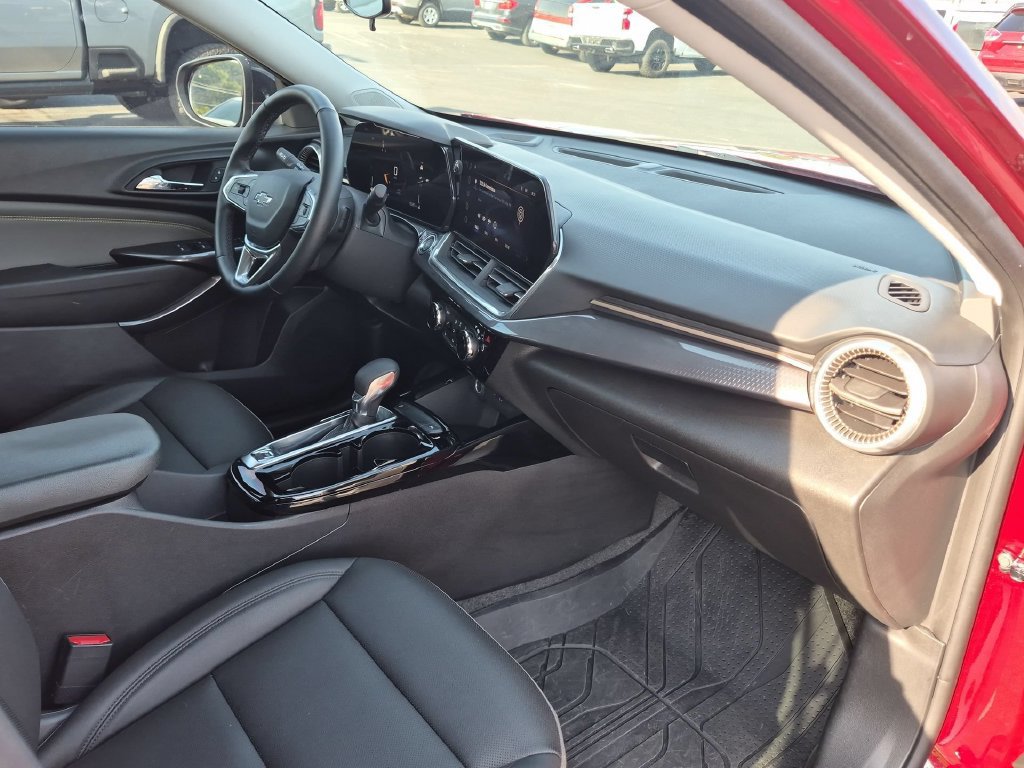 Used 2024 Chevrolet Trax ACTIV w/ Driver Confidence Package FWD image 26