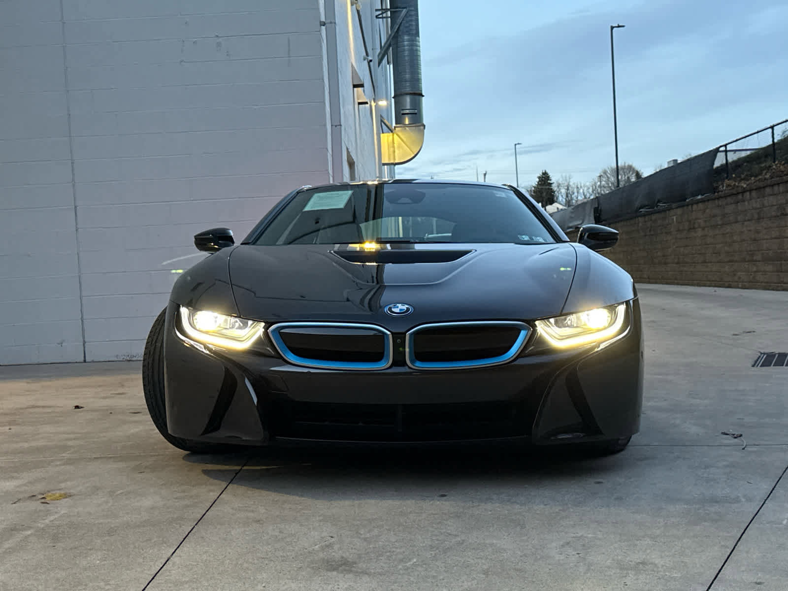 Used 2015 BMW i8 image 2
