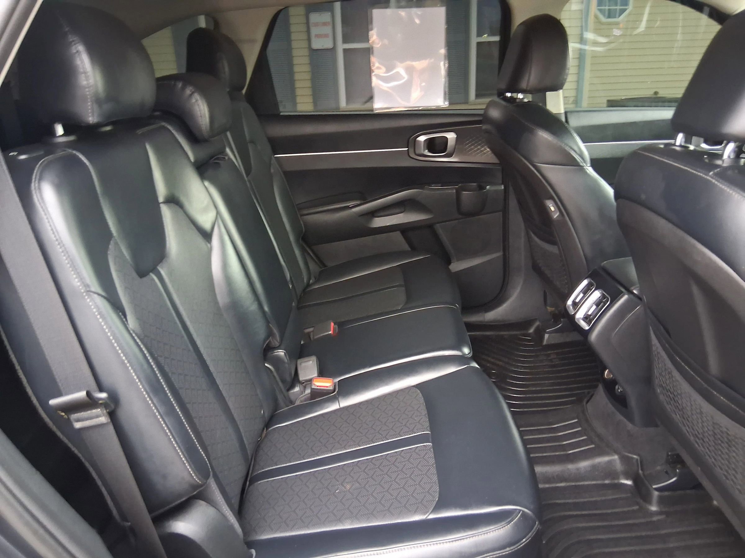 Used 2021 Kia Sorento S image 22