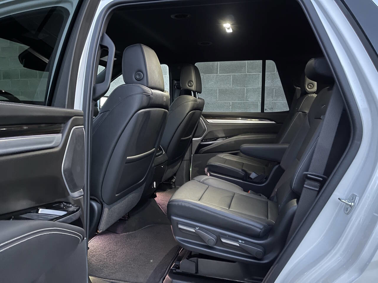 Used 2025 Cadillac Escalade Luxury image 15