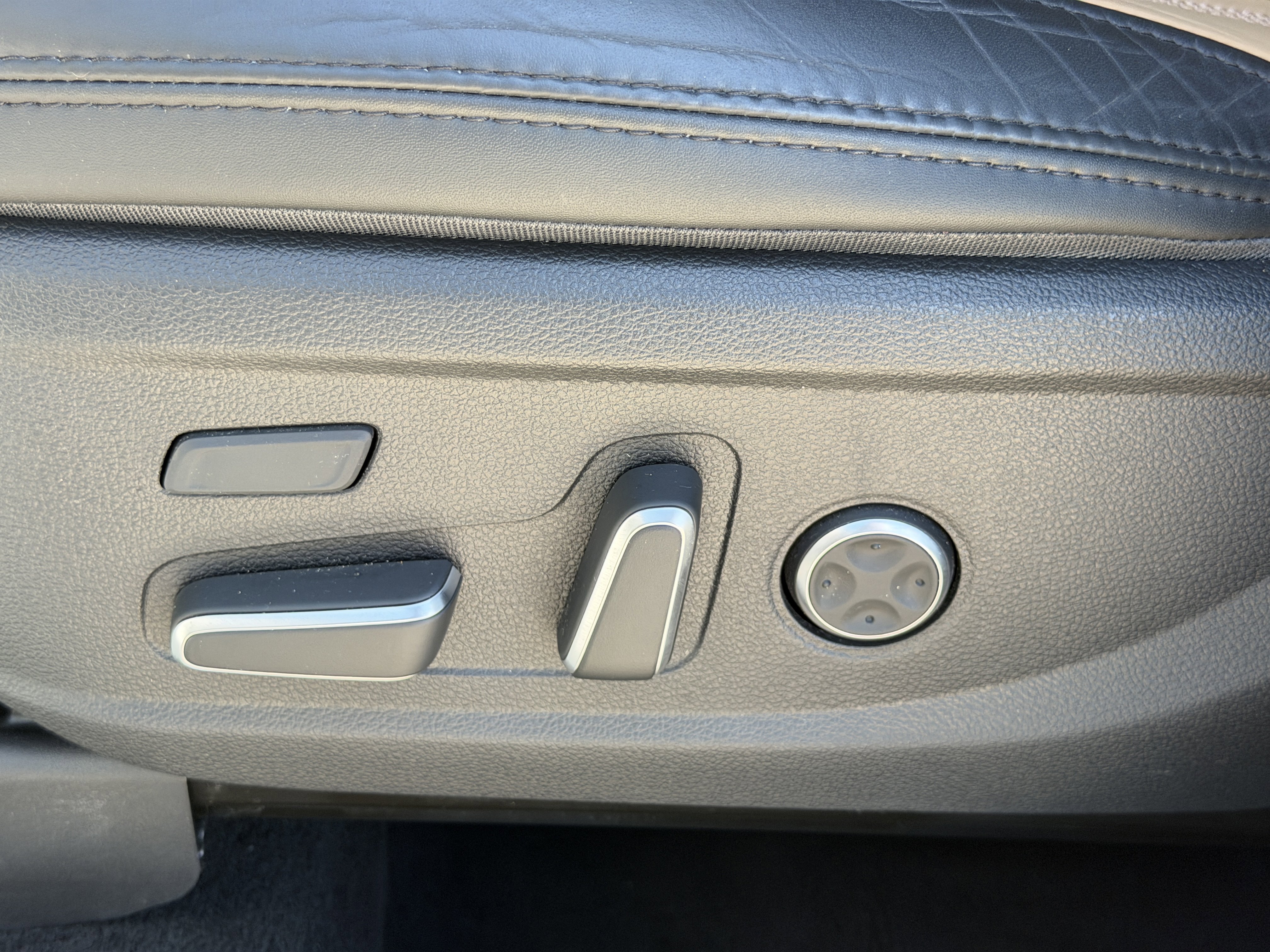 Used 2021 Hyundai Santa Fe Calligraphy AWD/4WD image 19