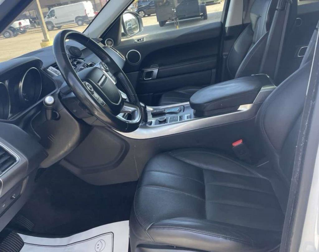 Used 2016 Land Rover Range Rover Sport SE image 2