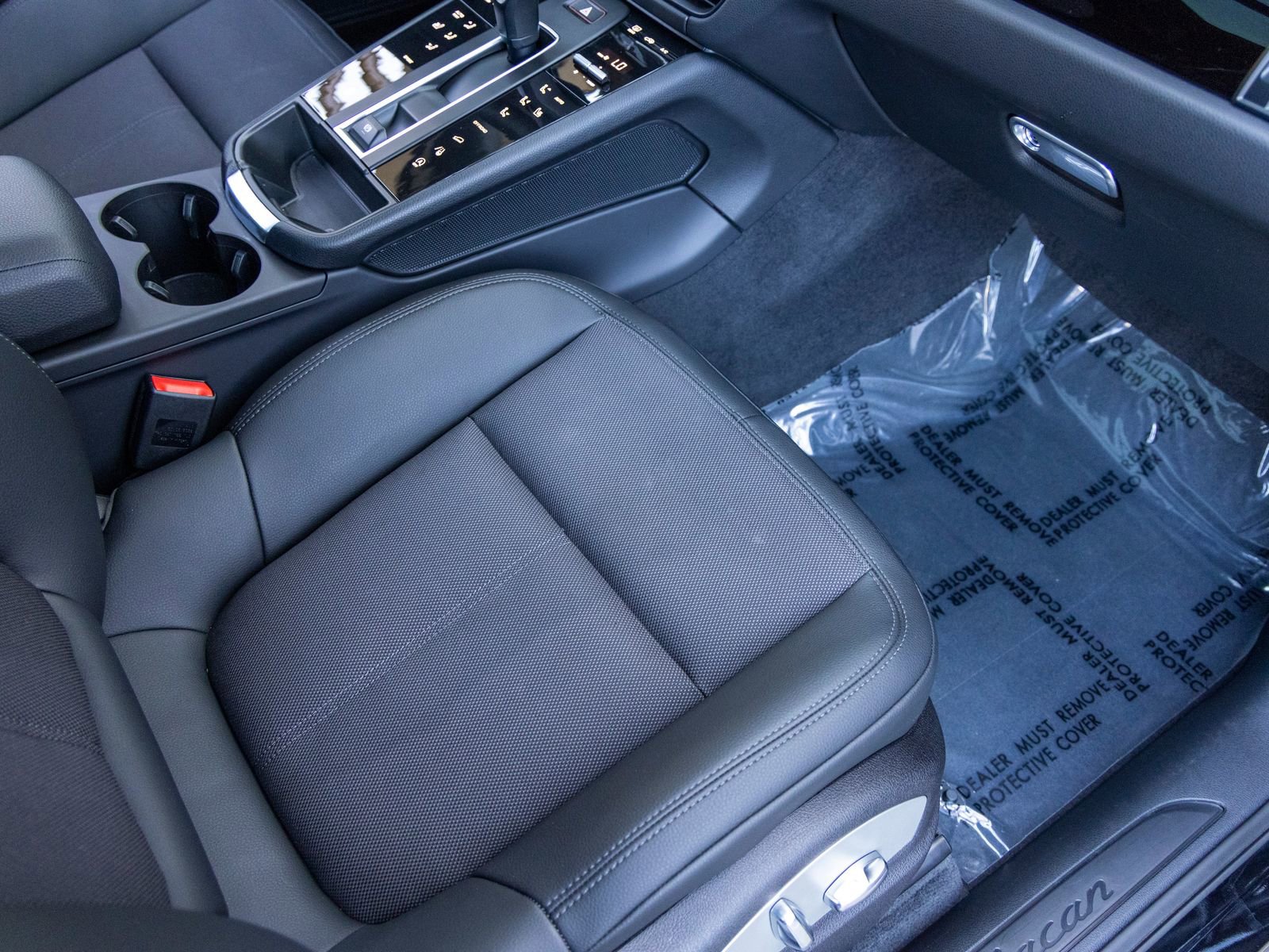 Certified 2025 Porsche Macan AWD/4WD image 55