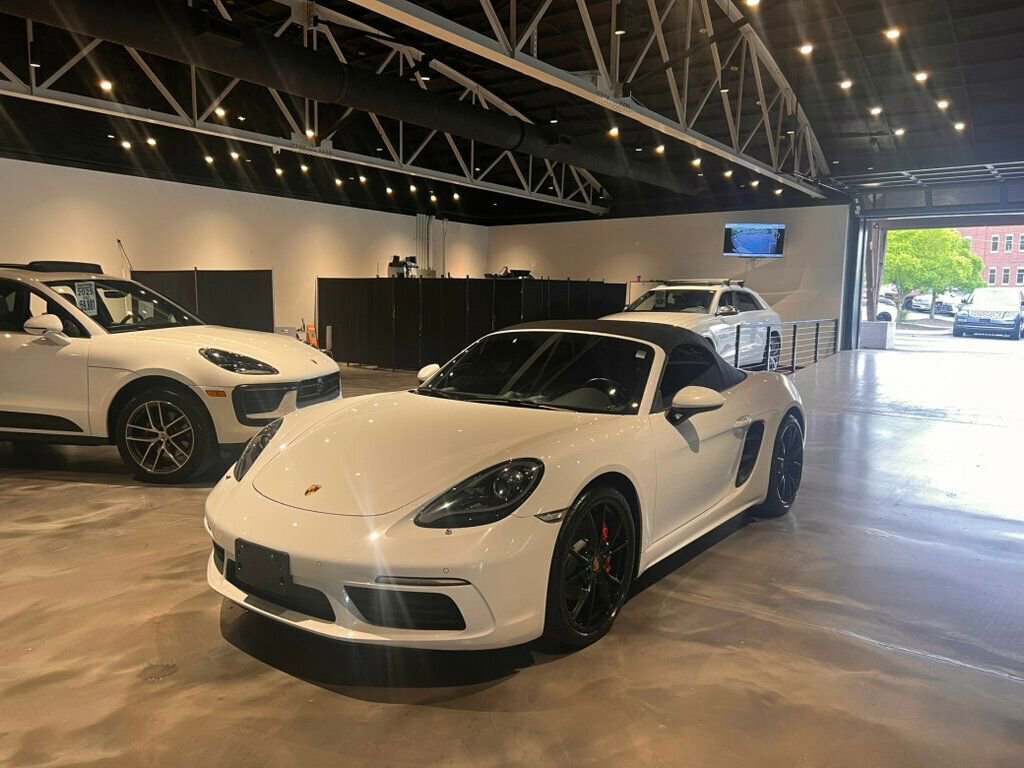 Used 2019 Porsche 718 Boxster RWD image 2