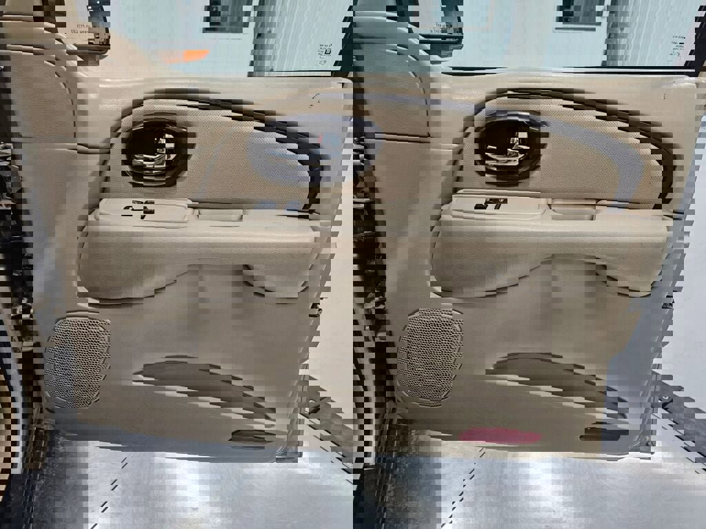 Used 2004 Buick Rainier CXL image 25