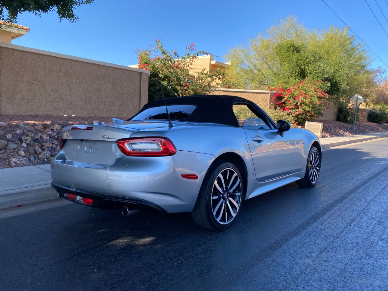 Used 2020 FIAT 124 Spider Urbana Edition Convertible *Lt image 3