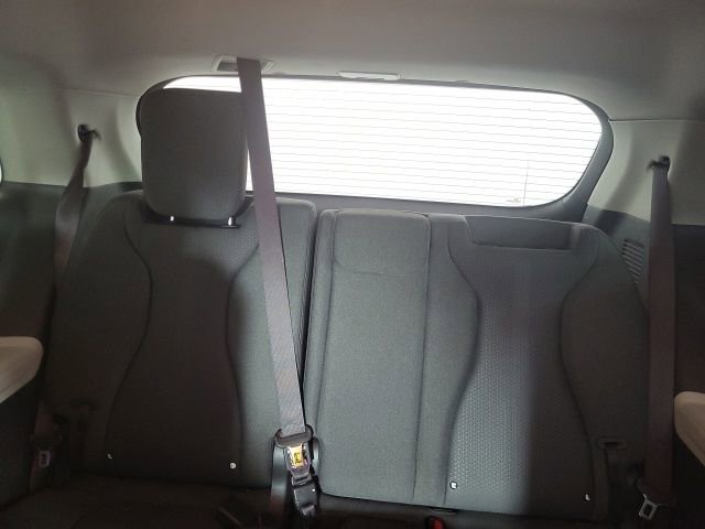 Used 2022 Kia Carnival LX image 9