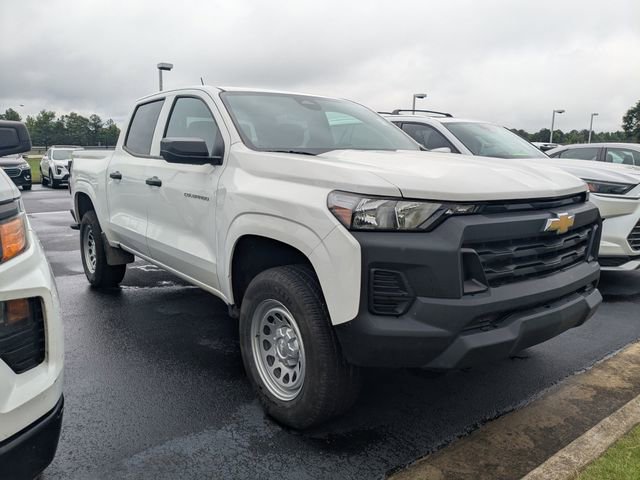 Used 2025 Chevrolet Colorado W/T w/ Advanced Trailering Package AWD/4WD image 2
