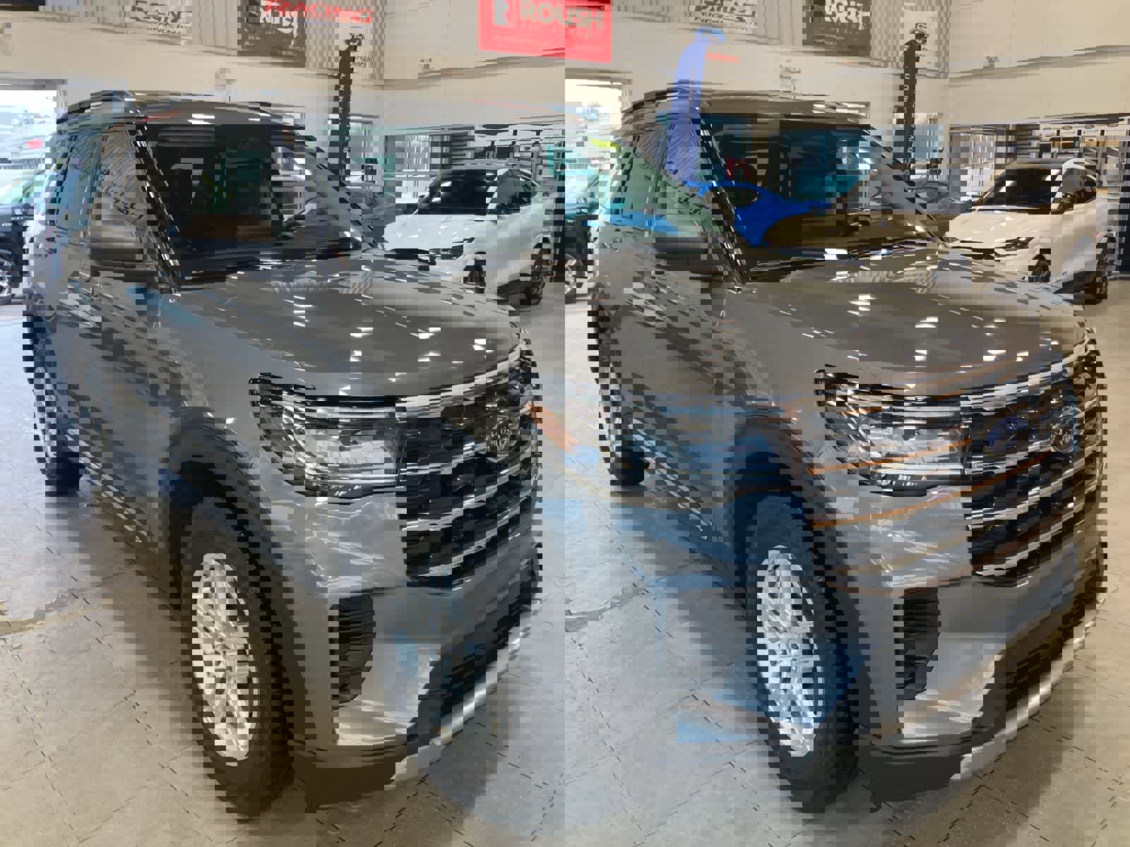 Used 2025 Ford Explorer Active image 3