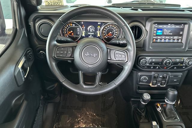 Certified 2022 Jeep Gladiator Sport AWD/4WD image 14
