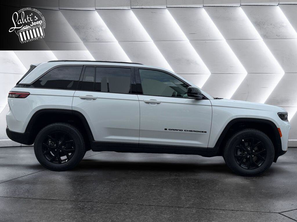 New 2026 Jeep Grand Cherokee Altitude image 6