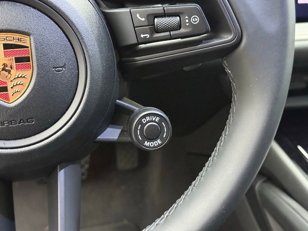 Certified 2025 Porsche Cayenne Coupe image 14