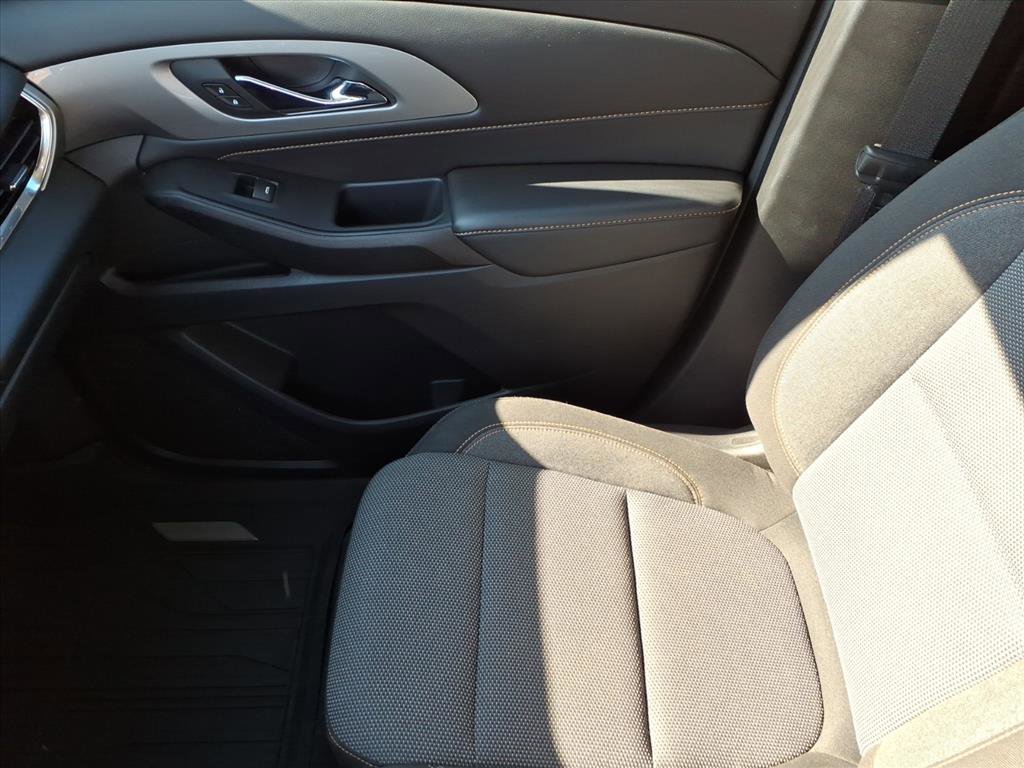 Used 2021 Chevrolet Traverse LS image 31