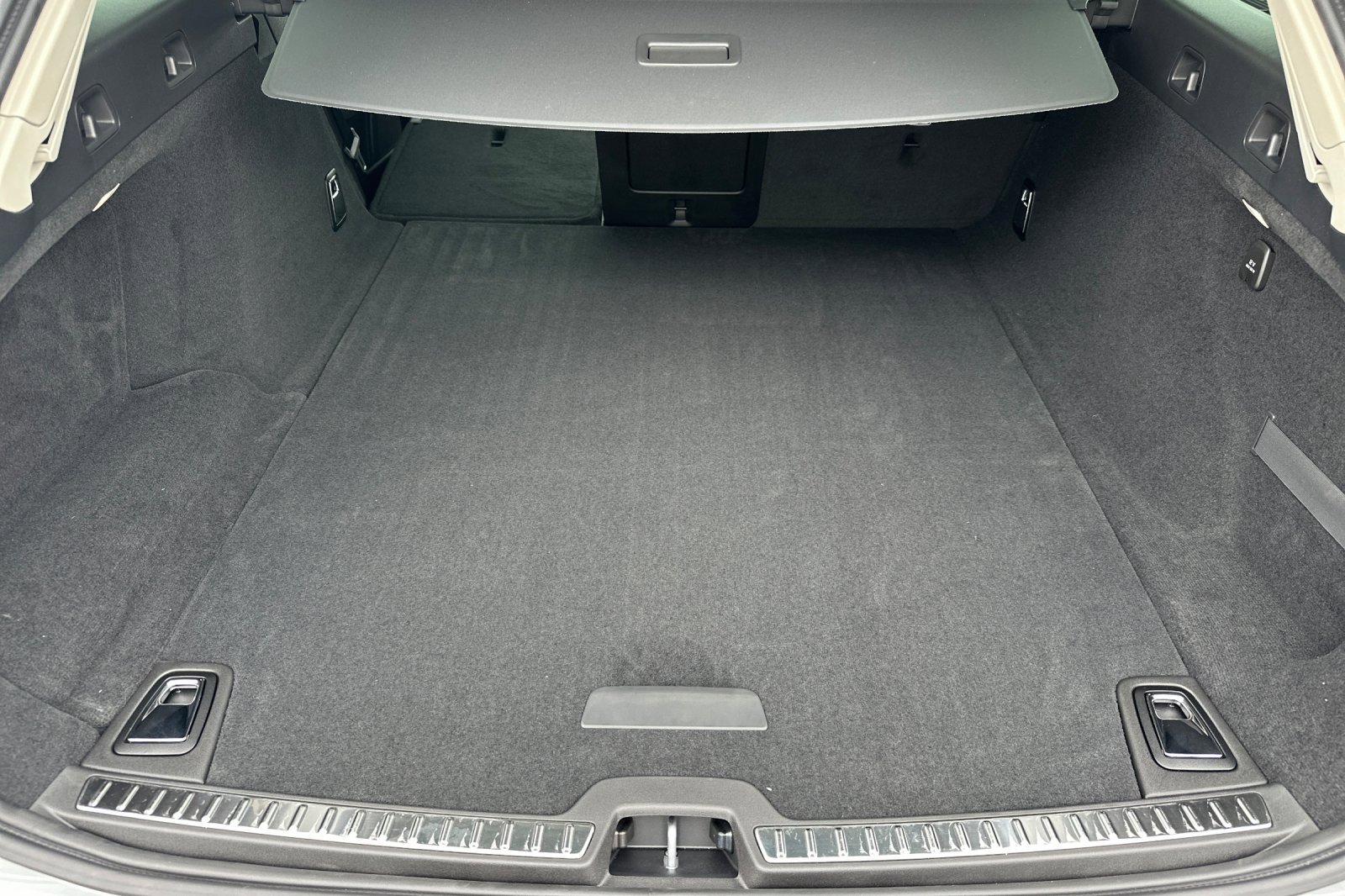 New 2025 Volvo V90 B6 Cross Country Ultra w/ Protection Package Premier image 13