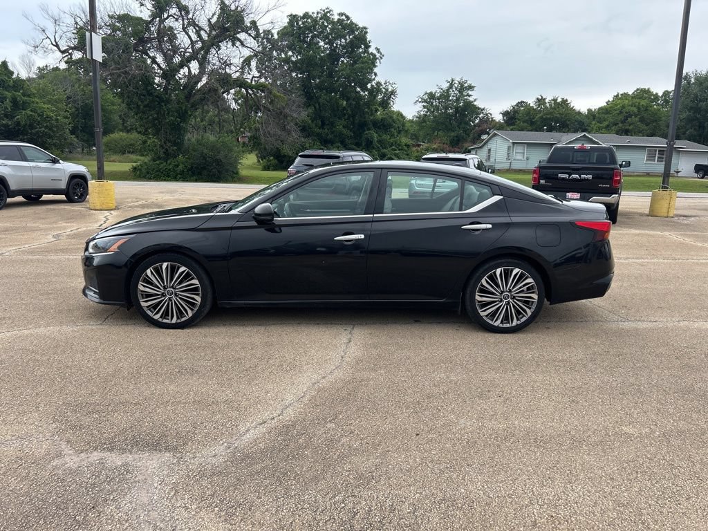 Used 2023 Nissan Altima 2.5 SL FWD image 2