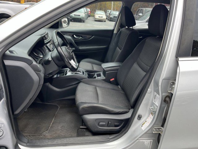 Used 2017 Nissan Rogue SV image 9