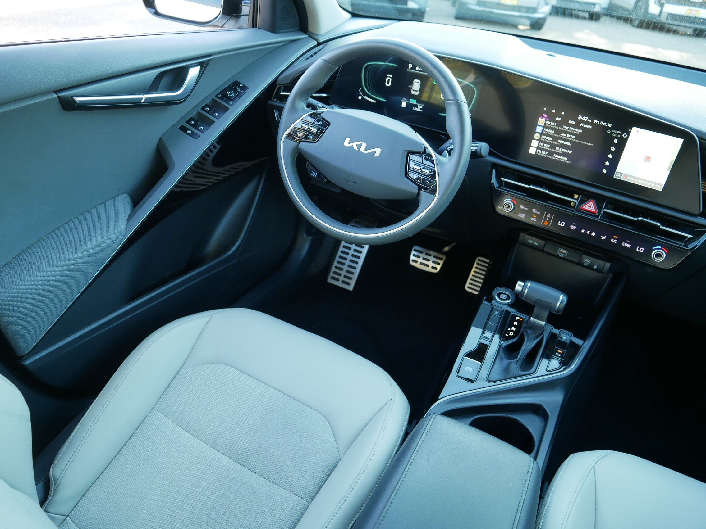 Certified 2023 Kia Niro EX Touring FWD image 9