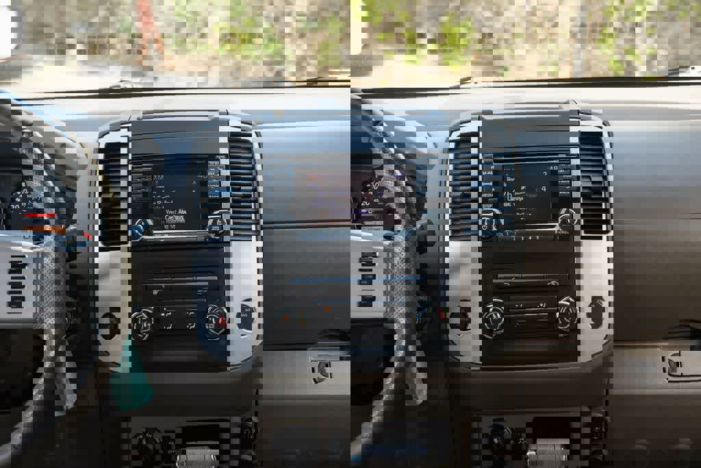 Used 2018 Nissan Frontier SV image 14