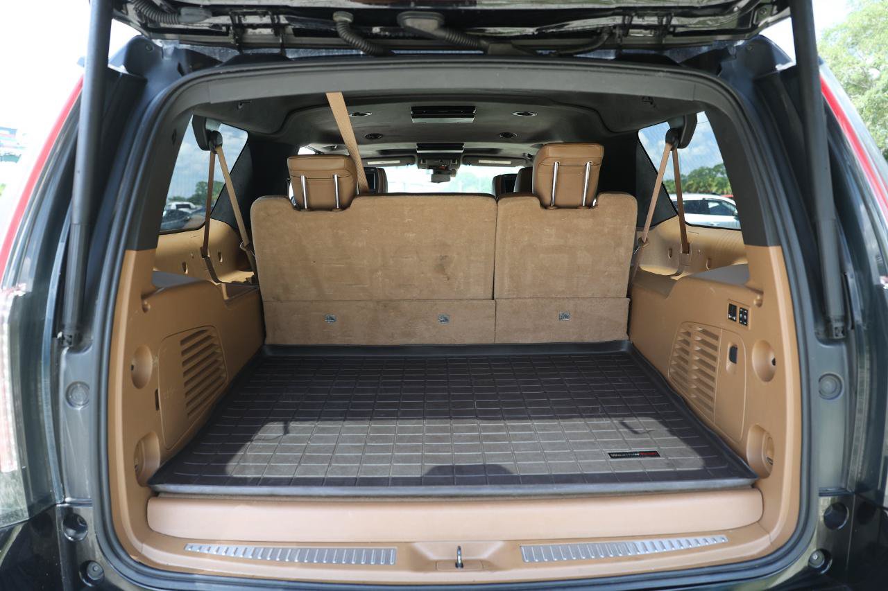 Used 2017 Cadillac Escalade ESV Platinum RWD image 25