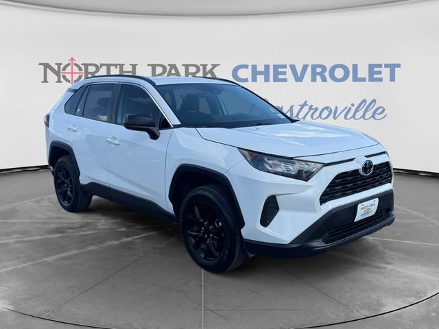 Used 2021 Toyota RAV4 LE FWD image 1