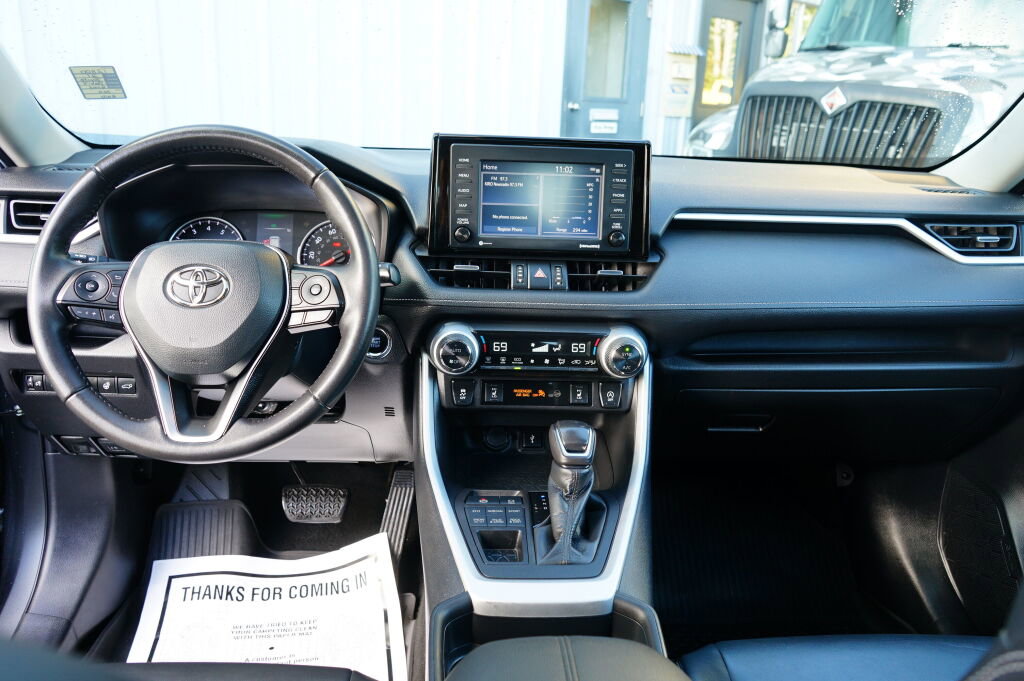 Used 2021 Toyota RAV4 XLE Premium image 12