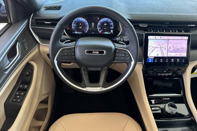 New 2025 Jeep Grand Cherokee Limited image 11