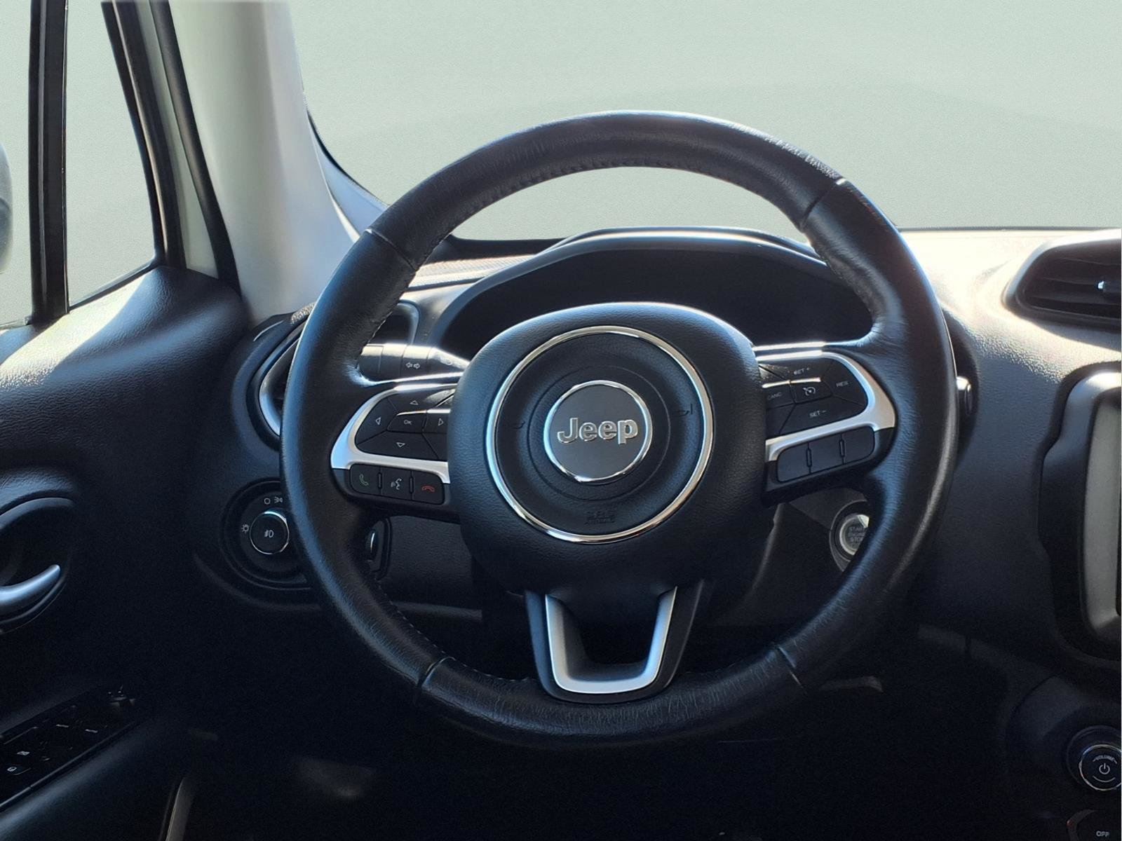 Used 2023 Jeep Renegade Latitude w/ Premium Group AWD/4WD image 11