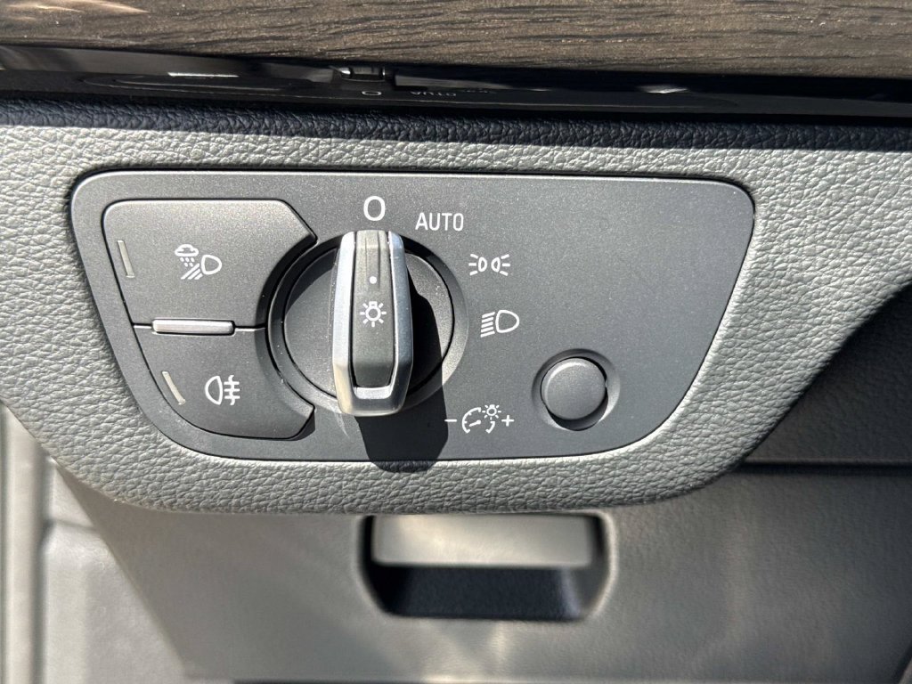 Used 2020 Audi Q5 e Premium Plus w/ Premium Plus Package AWD/4WD image 44